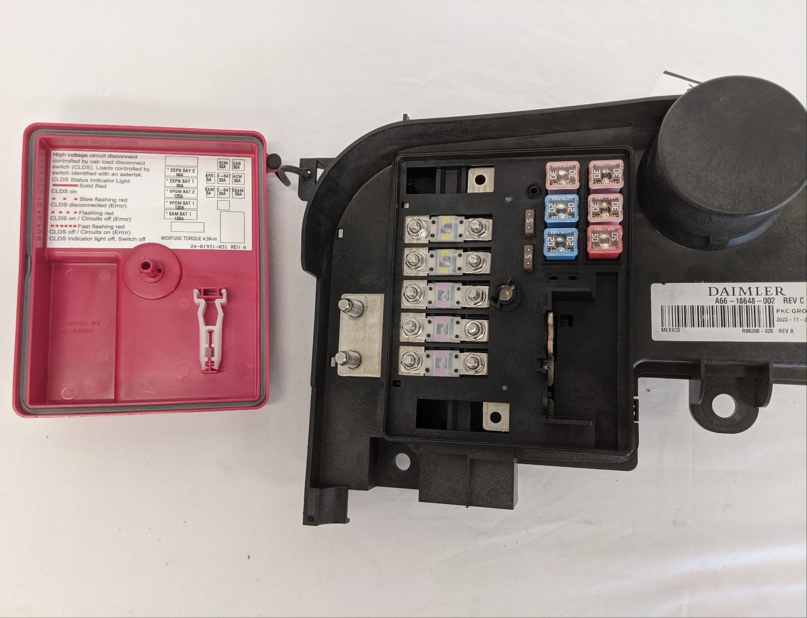 Freightliner Daimler Battery XMC BL No Center Power Module -P/N A66-18648-002 (10171316109628)