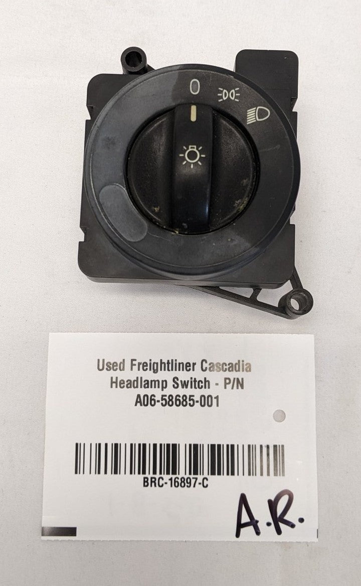 Freightliner Cascadia Headlight Headlamp Switch A06-58685-001 Used