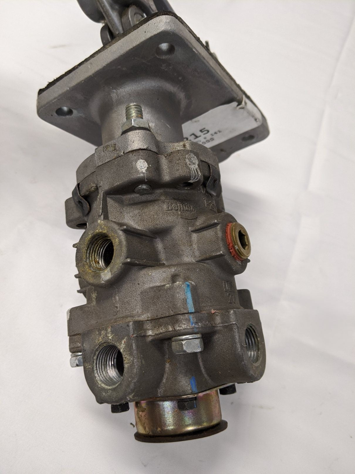 Bendix Valve Brake Pedal (A12-25704-000) - Used