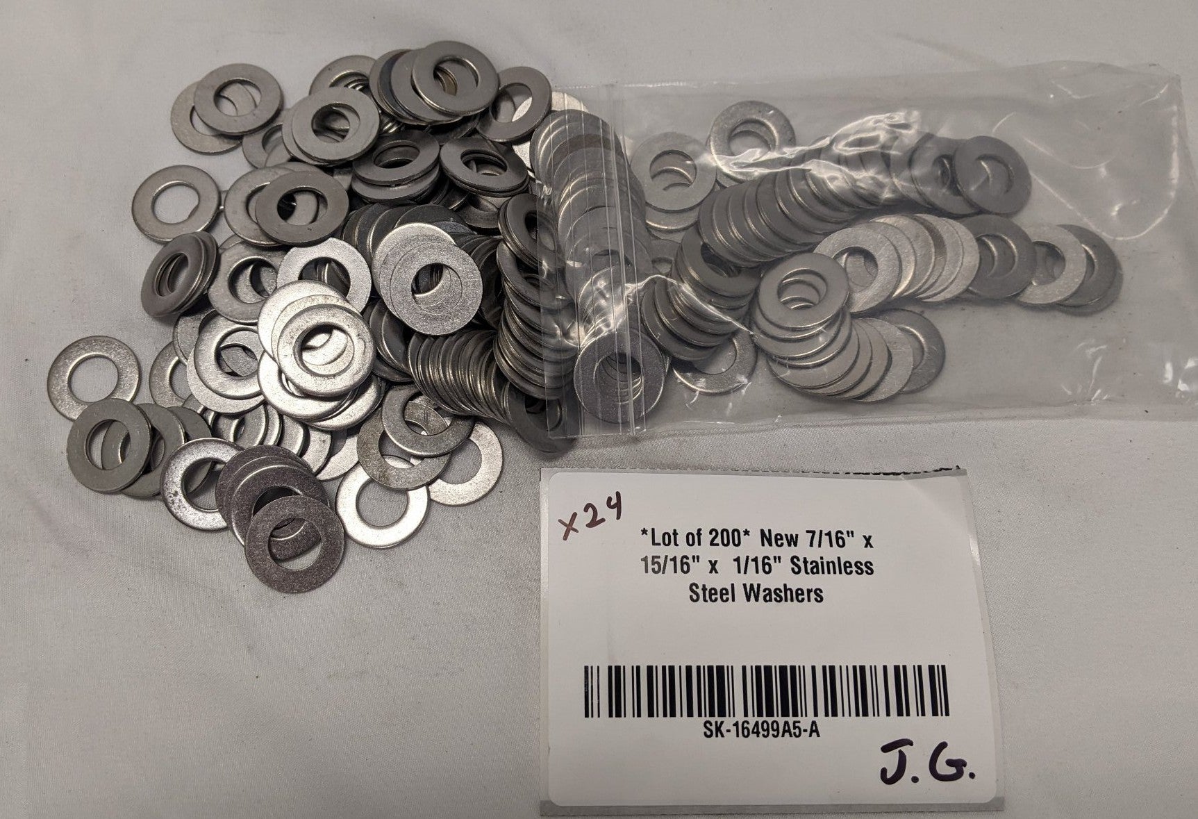 *Lot of 200* New 7/16" x 15/16" x  1/16" Stainless Steel Washers