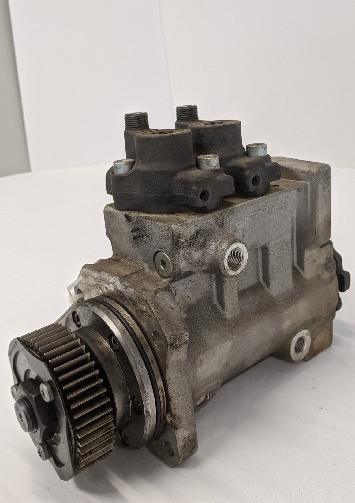 Used Detroit DD15 DD16 High Pressure Fuel Injection Pump - P/N A 472 090 15 50 (10090705518908)