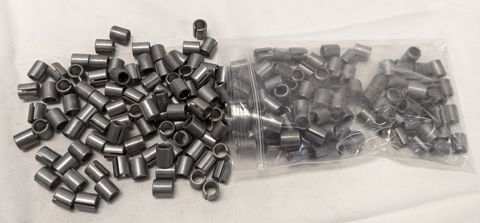 *Lot Of 200* New 1/4" ID x 3/8" OD x 1/2" L Steel Unthreaded Inserts