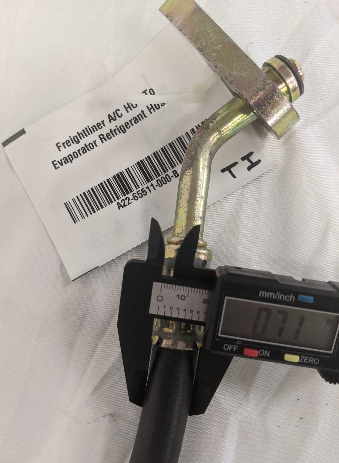 Freightliner A/C HO4 To Evaporator Refrigerant Hose - A22-65511-000