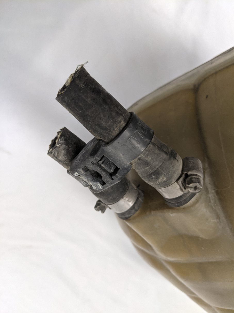 Freightliner Columbia Coolant Reservoir Surge Tank (05-23045-000)