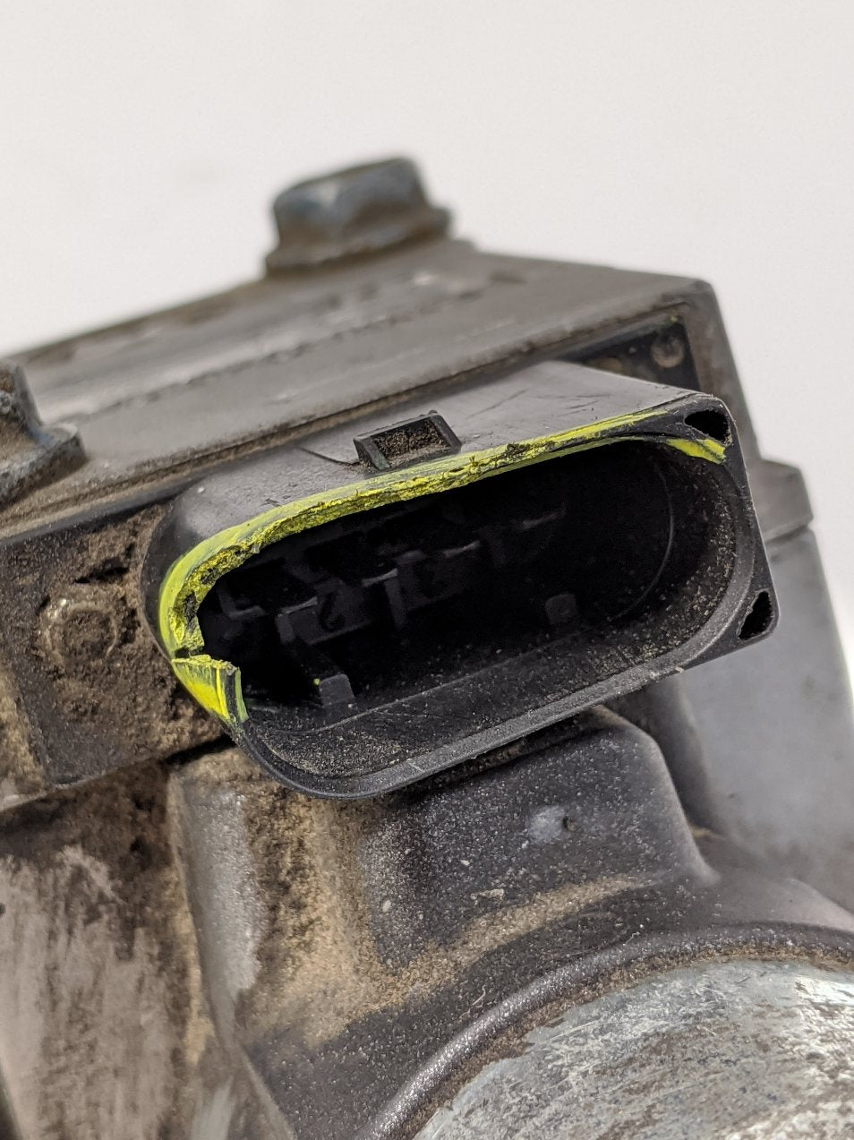 Mercedes-Benz DD13 Turbo VPOD & Solenoid Valve (A 000 997 03 12) - Damaged