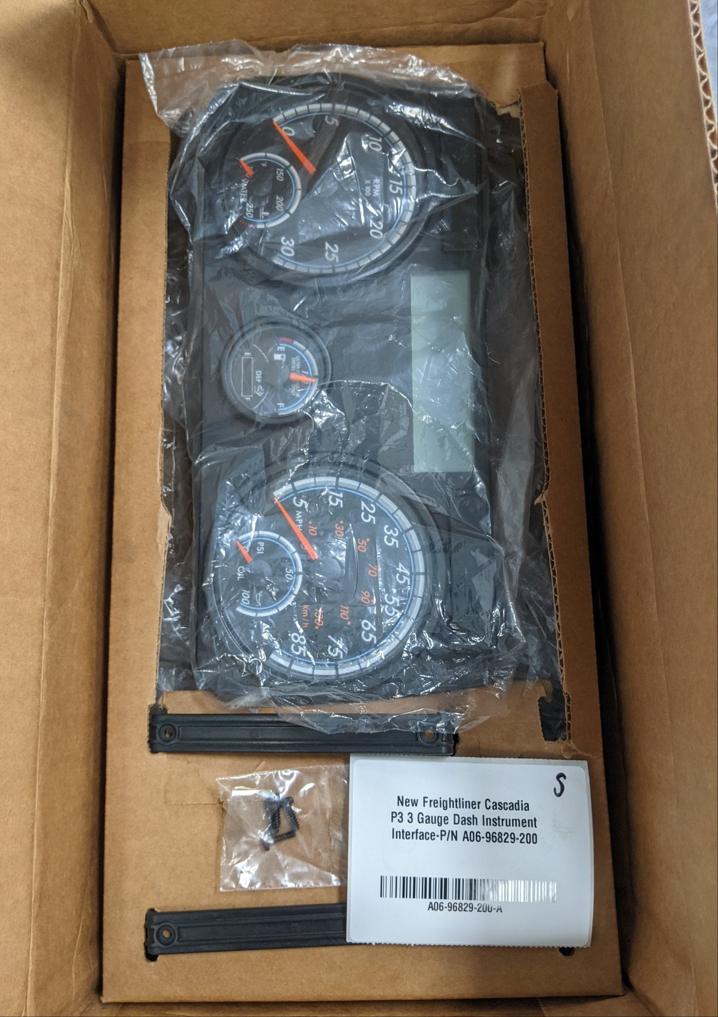 New Freightliner Cascadia P3 3 Gauge Dash Instrument Interface-P/N A06-96829-200 (10141317267772)