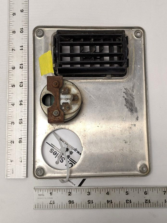 Damaged Freightliner FLD Classic WG Dash Panel w/ Gauge & Vent-P/N 22-32029-001