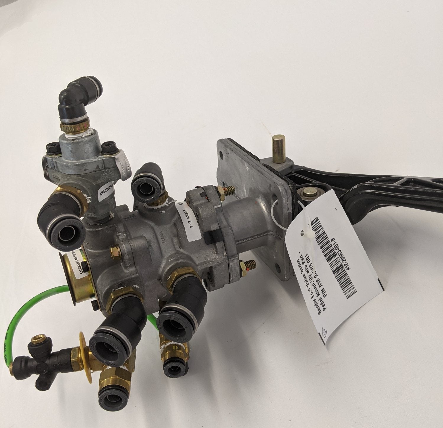 Bendix Foot Valve Brake Pedal Assembly w/o Pad - P/N A12-20563-001 (10114337603900)