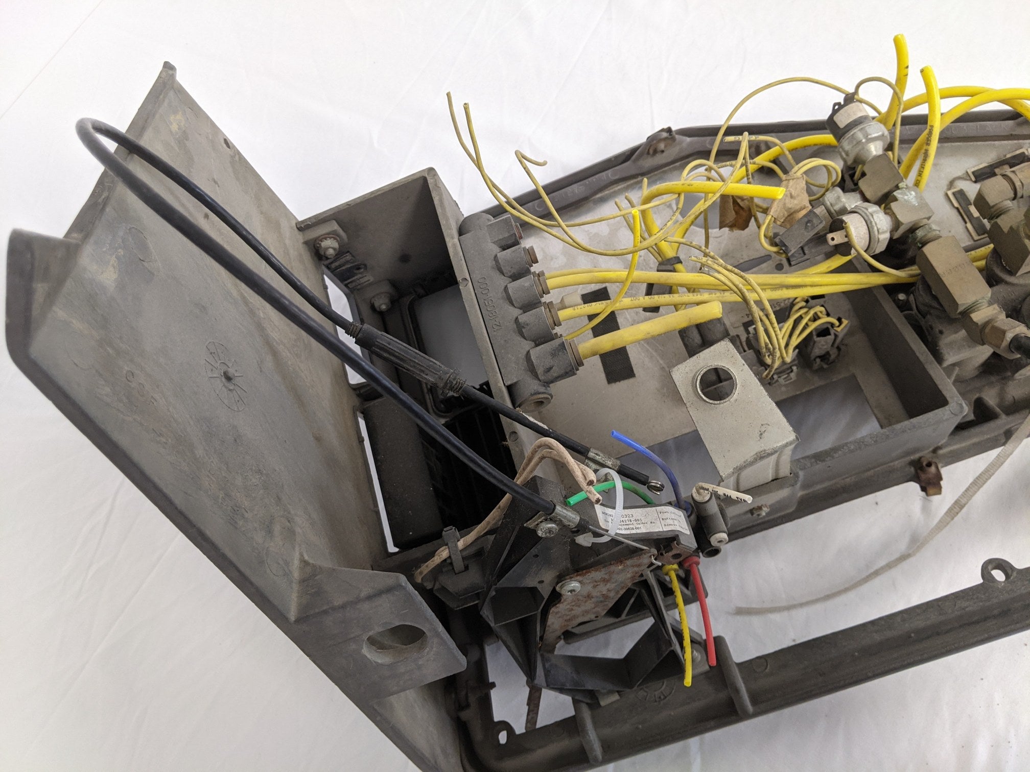Used  Freightliner FLD Classic Gray Instrument Dash Panel - P/N 18-22127-002 (9987305701692)