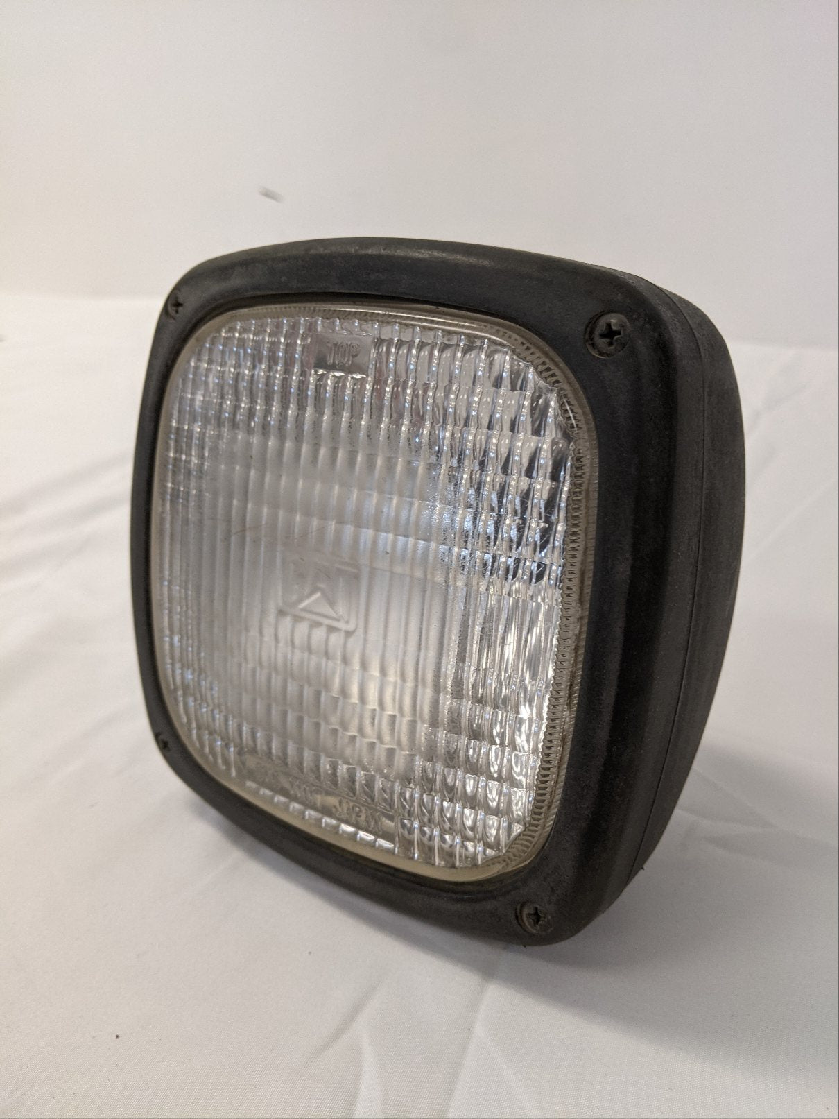 Damaged CAT 24 Volt Vertical Flood Light - P/N D-153-2521