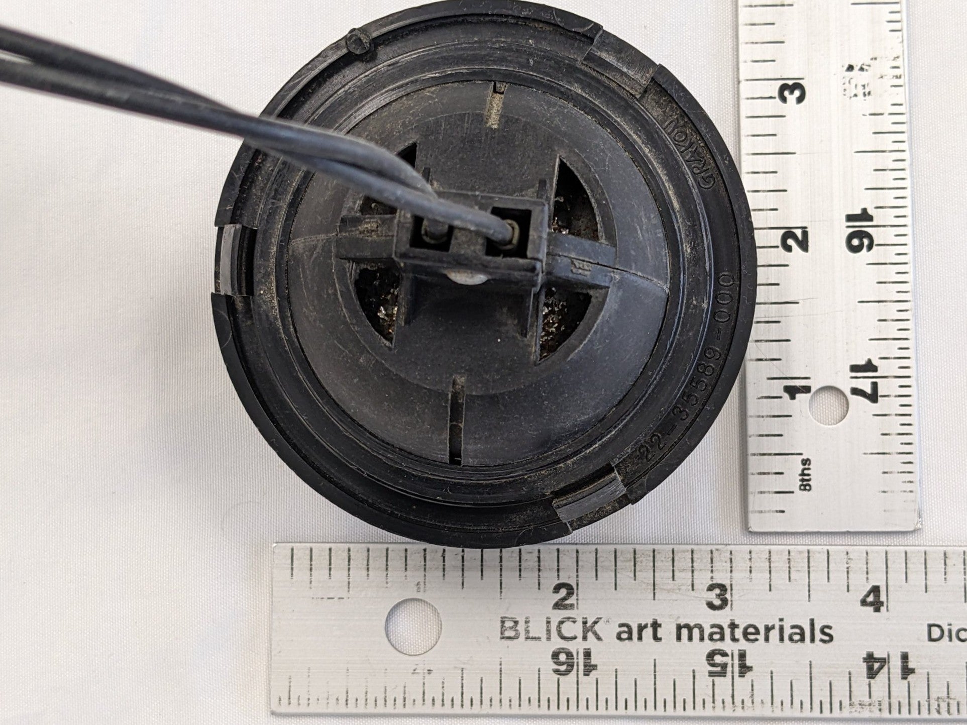 *Lot of 2* *Broken Mounting Tabs* Freightliner Reading Light - P/N A22-35589-000