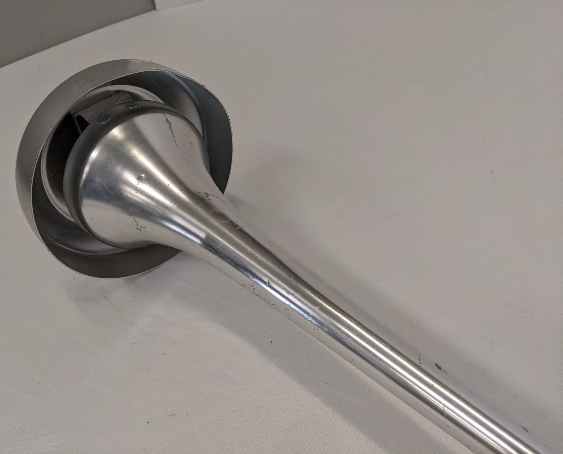 Freightliner 29 Inch Bright Round Air Horn w/ Logo - P/N 22-58126-000 (10096479830332)