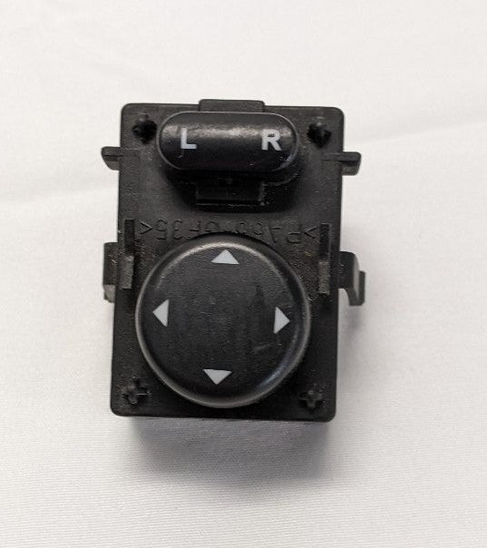 Freightliner Cascadia P3 L/R Mirror Control Switch A-004-545-92-07
