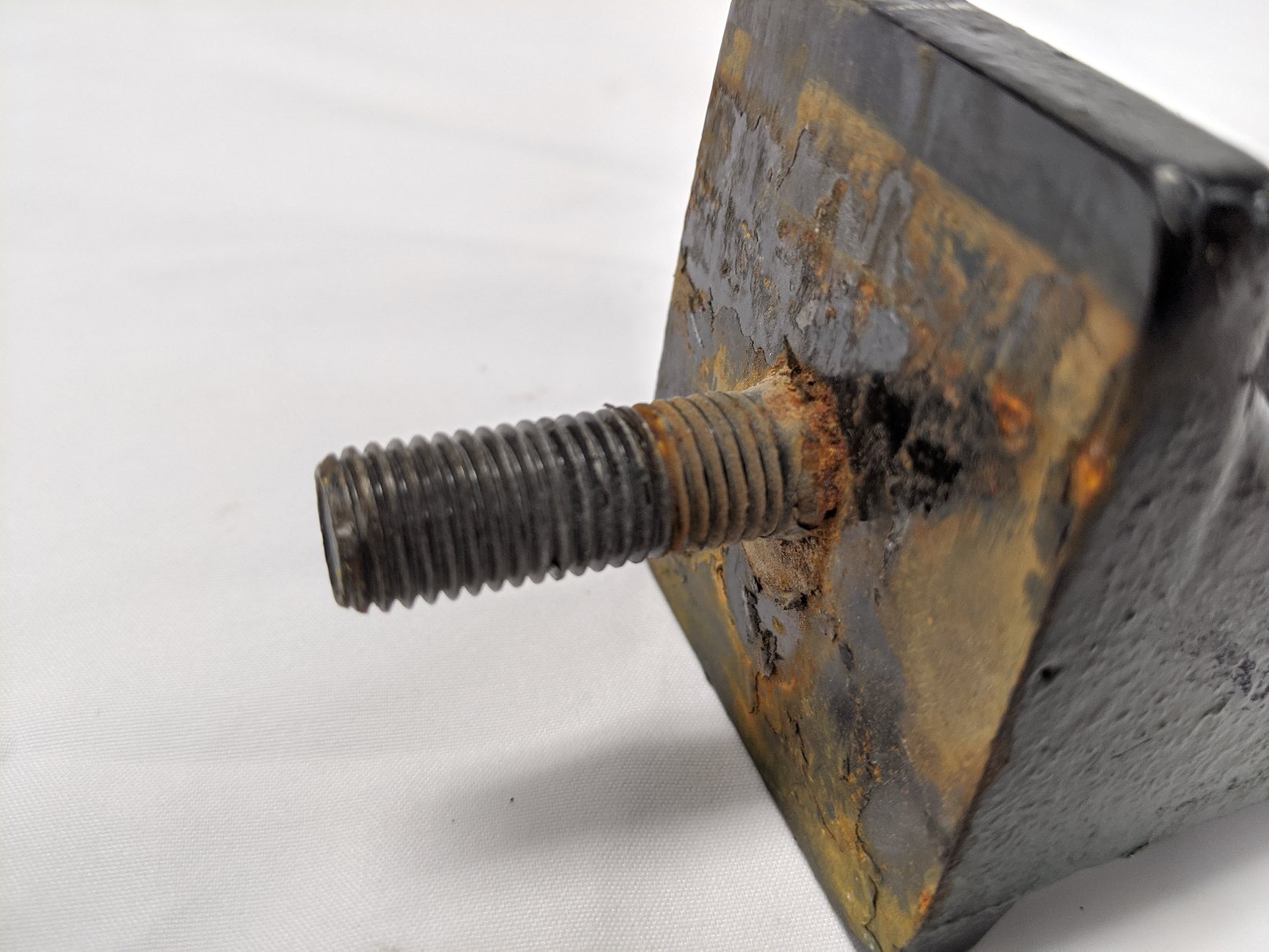 Used Freightliner Cascadia P4 Hood Support, Pivot Bracket - P/N A17-20641-000