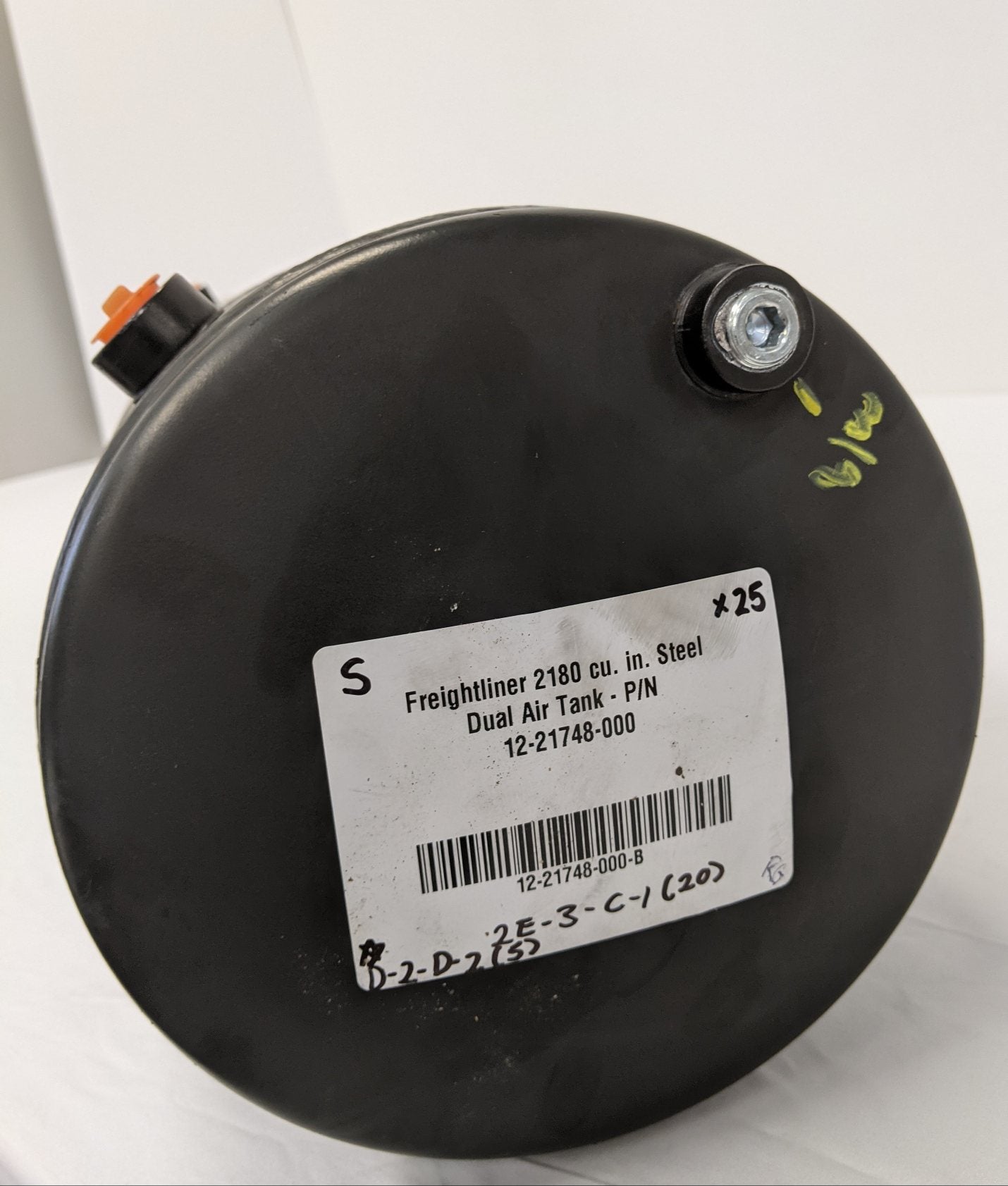 Freightliner 2180 cu. in. Steel Dual Air Tank - P/N 12-21748-000 (10118321013052)