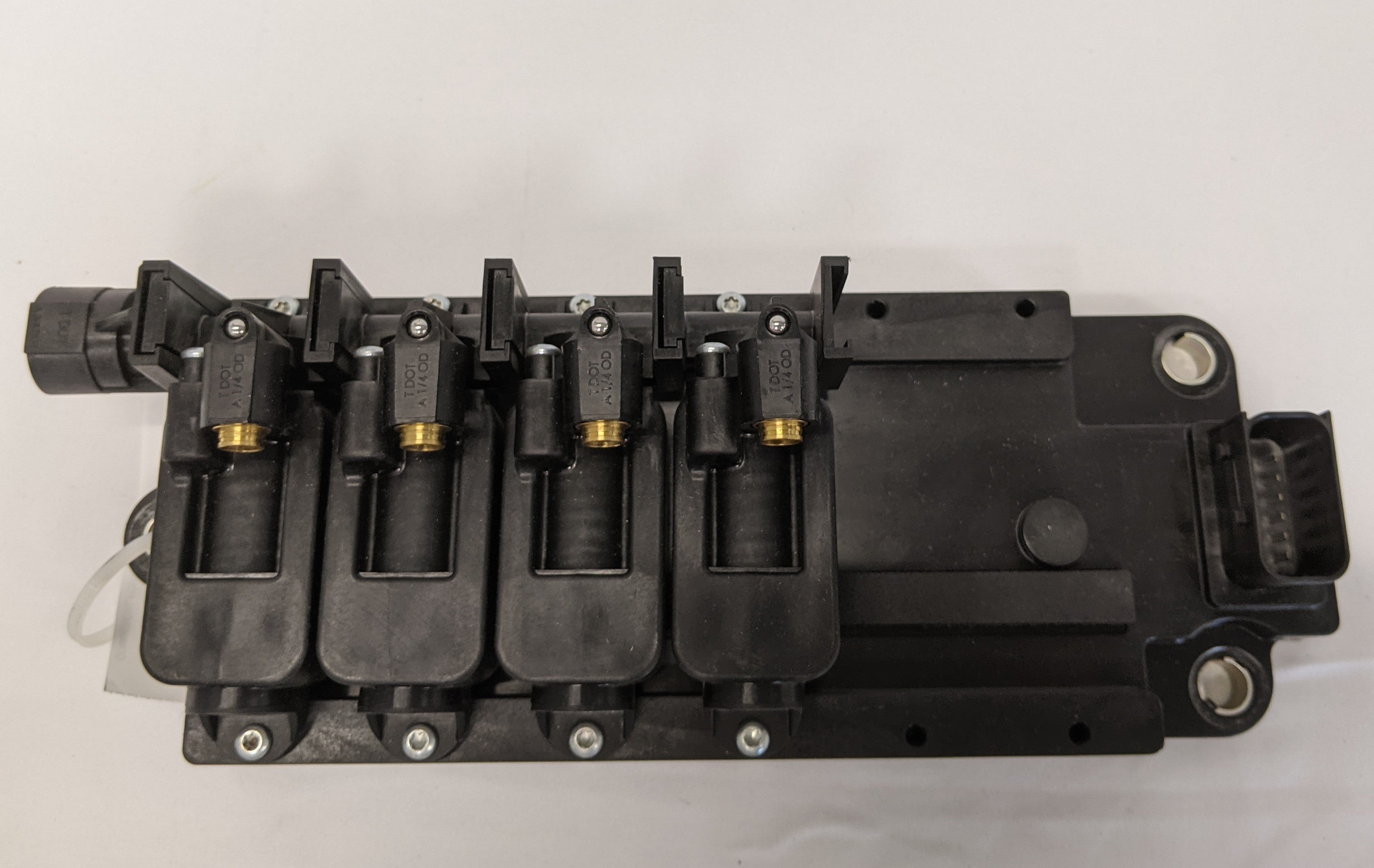 New Freightliner ECP 4 Solenoids Bank - P/N  A12-32241-004 (10121438363964)