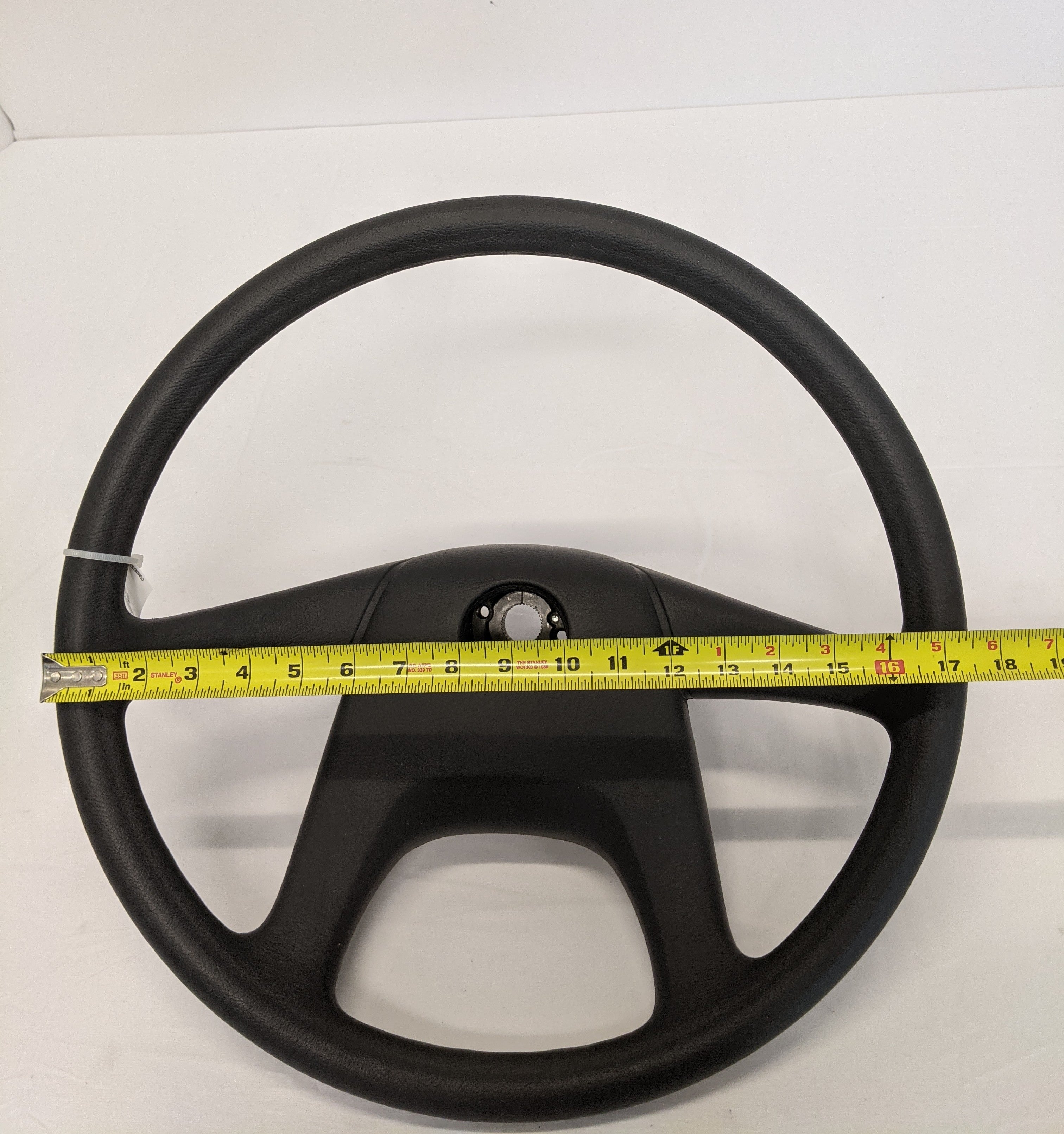 New Freightliner 18" (450mm) Steering Wheel w/Pin - P/N  14-13108-003 (10121897902396)
