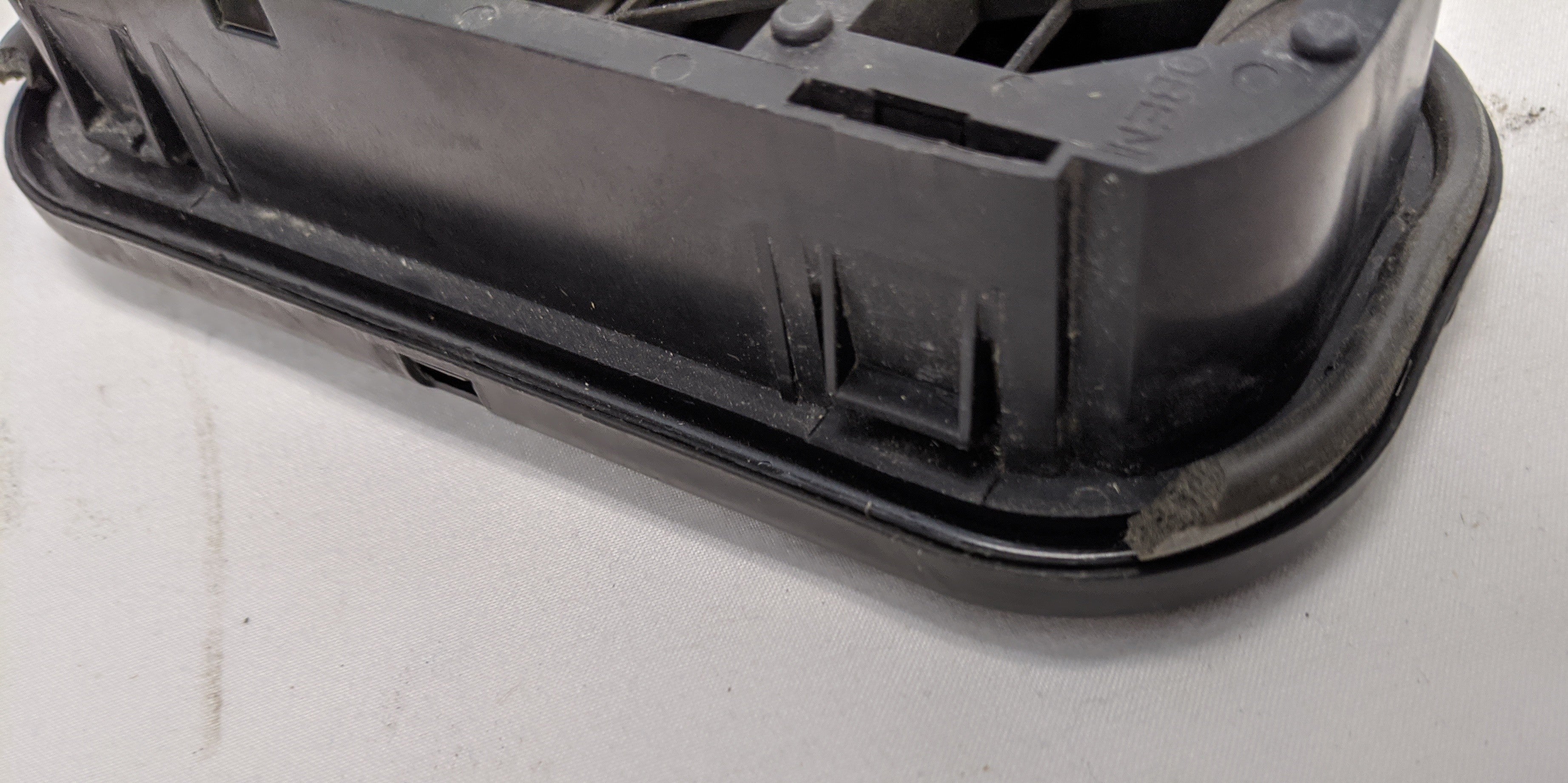 Freightliner Columbia Cab Vent Exhauster (A 901 830 00 42) - Used