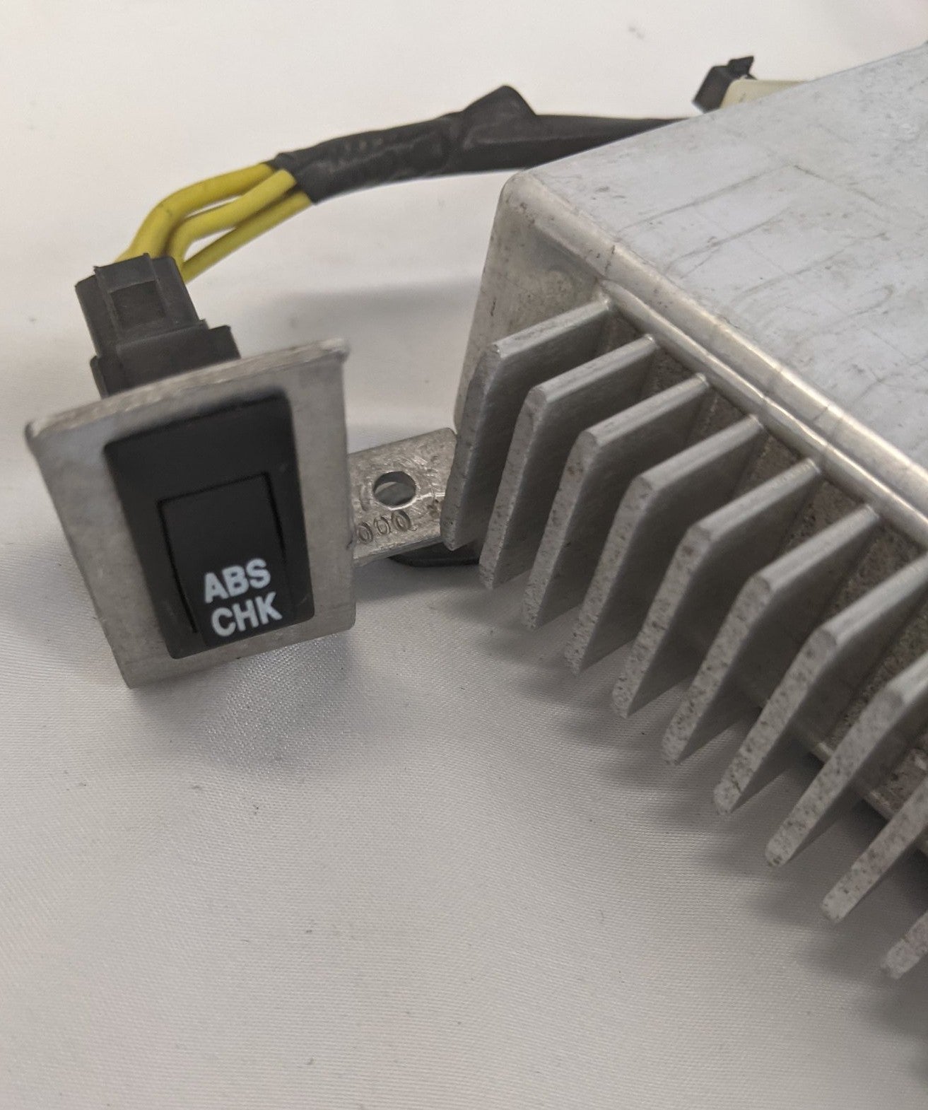 Wabco ABS ECU with Wiring Harness (WAB 446 004 401 0) - Used