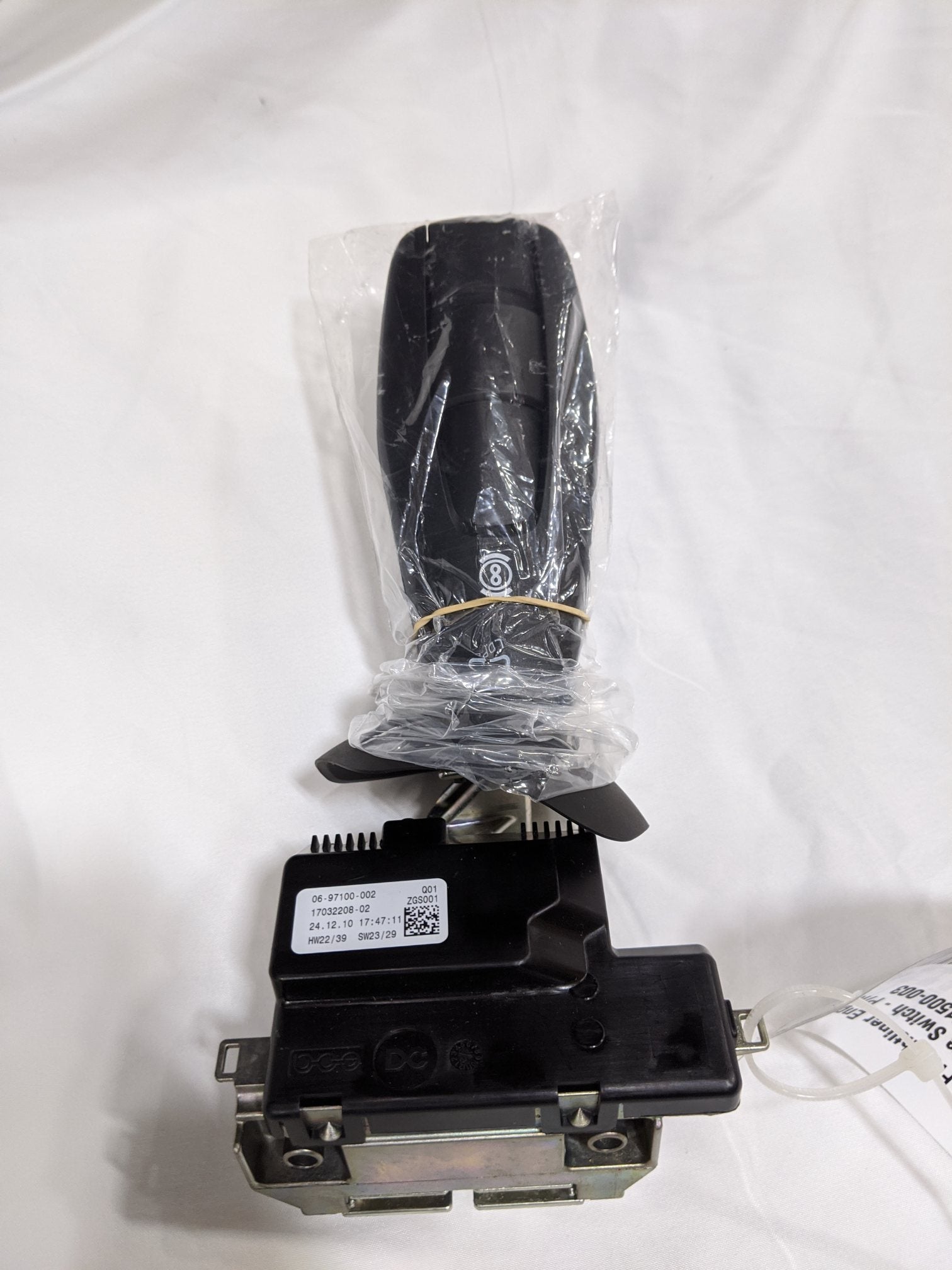 New Freightliner Engine Brake Switch - P/N  06-91500-003 (10104495276348)