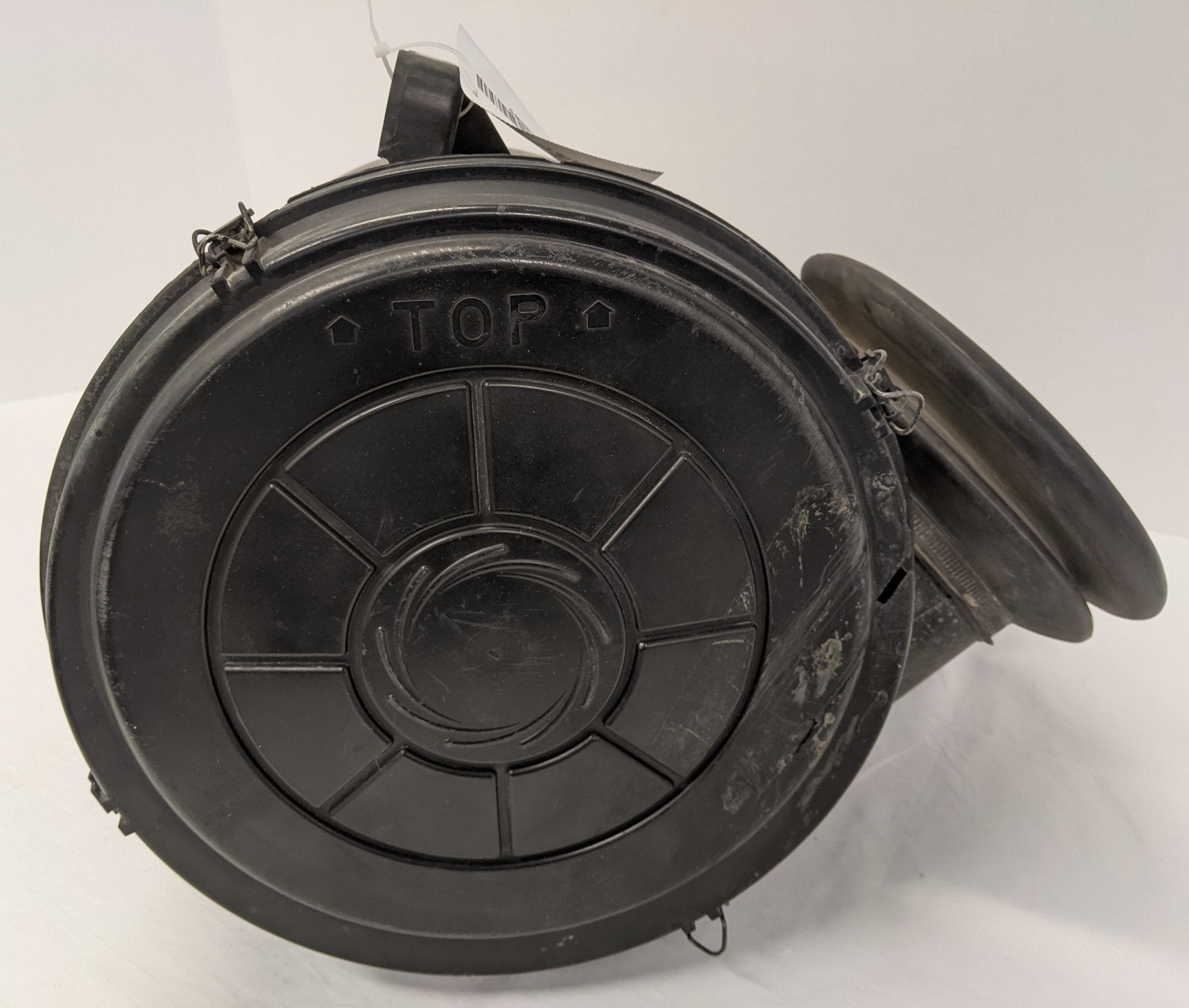 *Damaged Lid* Freightliner Columbia 120 Engine Air Cleaner Breather - P/N 150230 (10019444490556)