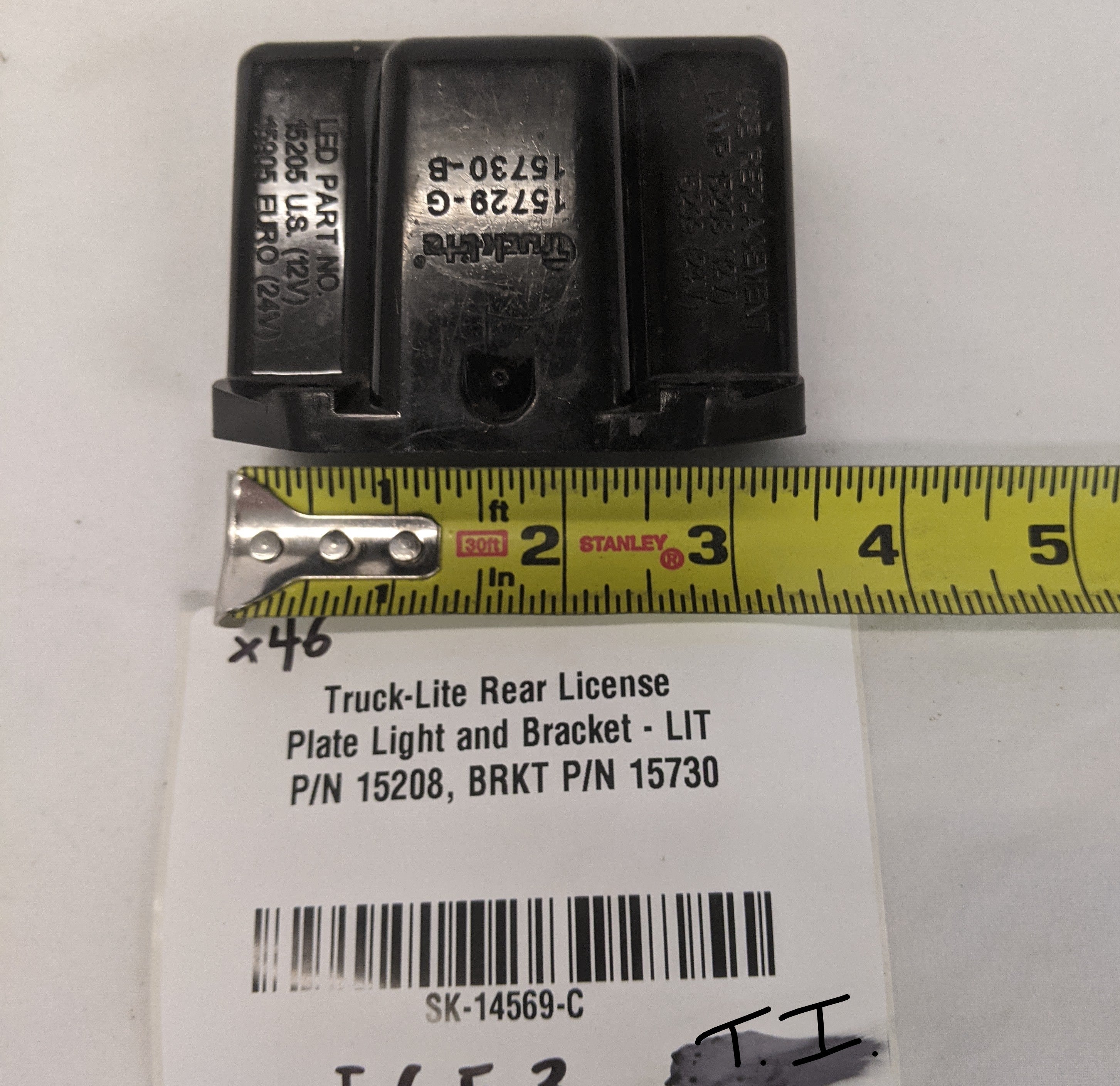 Truck-Lite Rear License Plate Light and Bracket - LIT P/N 15208, BRKT P/N 15730