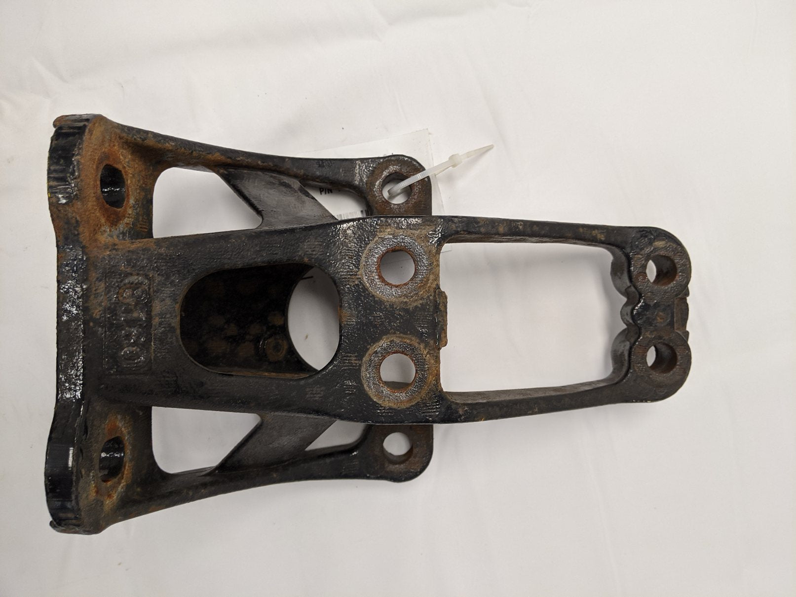 Used FTL Cascadia P4 Front Cab Support Mounting Bracket - P/N R18-67961-000