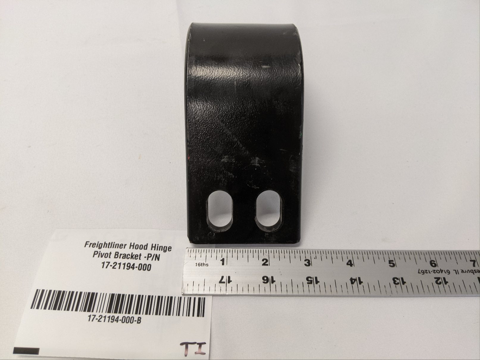 Freightliner M2 Hood Hinge Pivot Bracket -P/N 17-21194-000