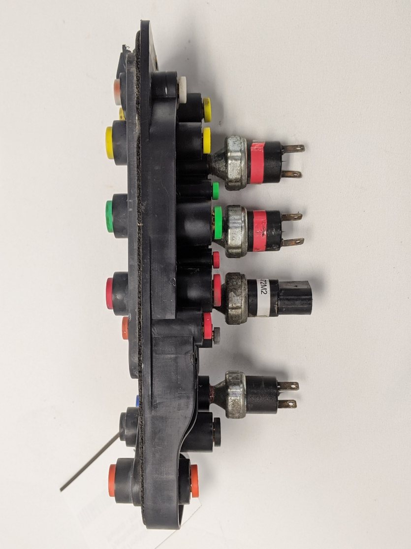 Freightliner Cascadia Passthrough Block Switch Manifold - 12-21425-001