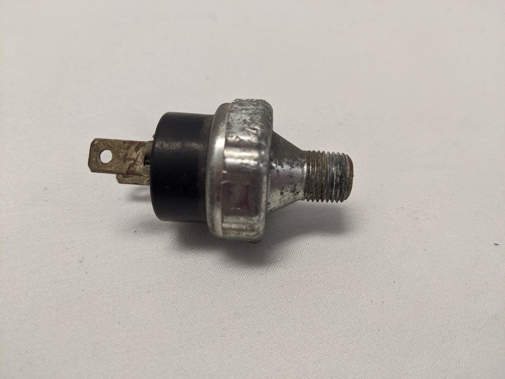 Freightliner Normally Open Air Pressure Cut-Off Switch - Used