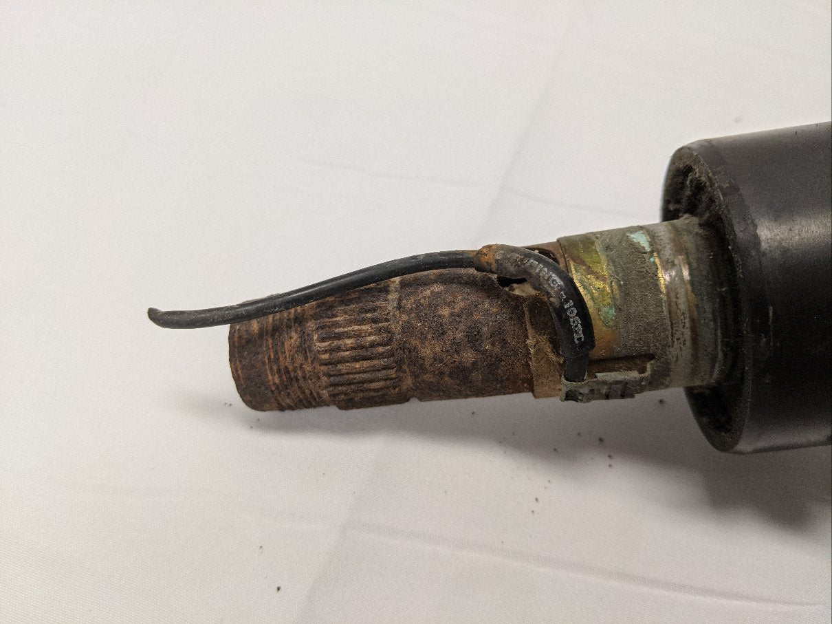 Damaged Freightliner FLD Steering Column w/ Linkage