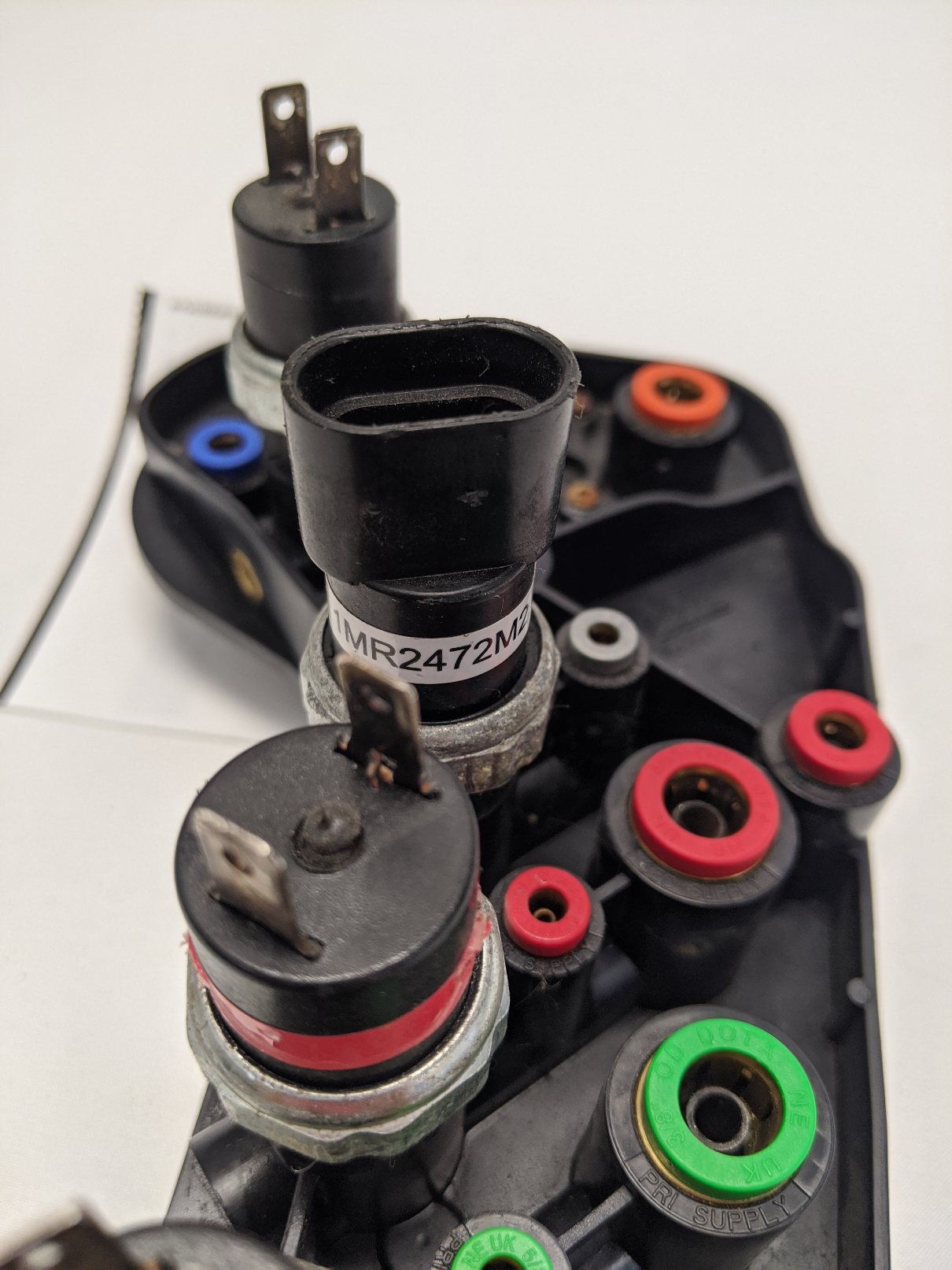 Freightliner Cascadia Passthrough Block Switch Manifold - 12-21425-001