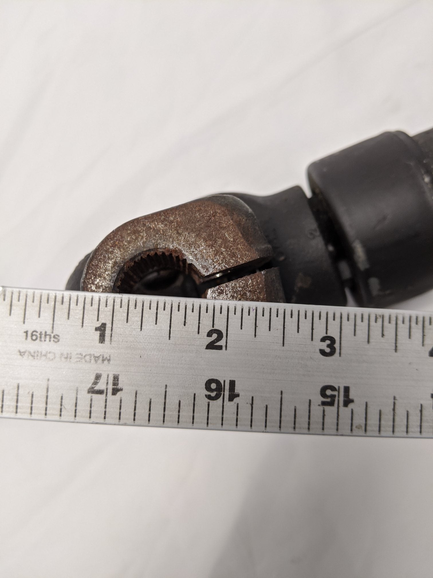 Freightliner Lower Steering Gear Shaft (WWS 38201-3484) - Used