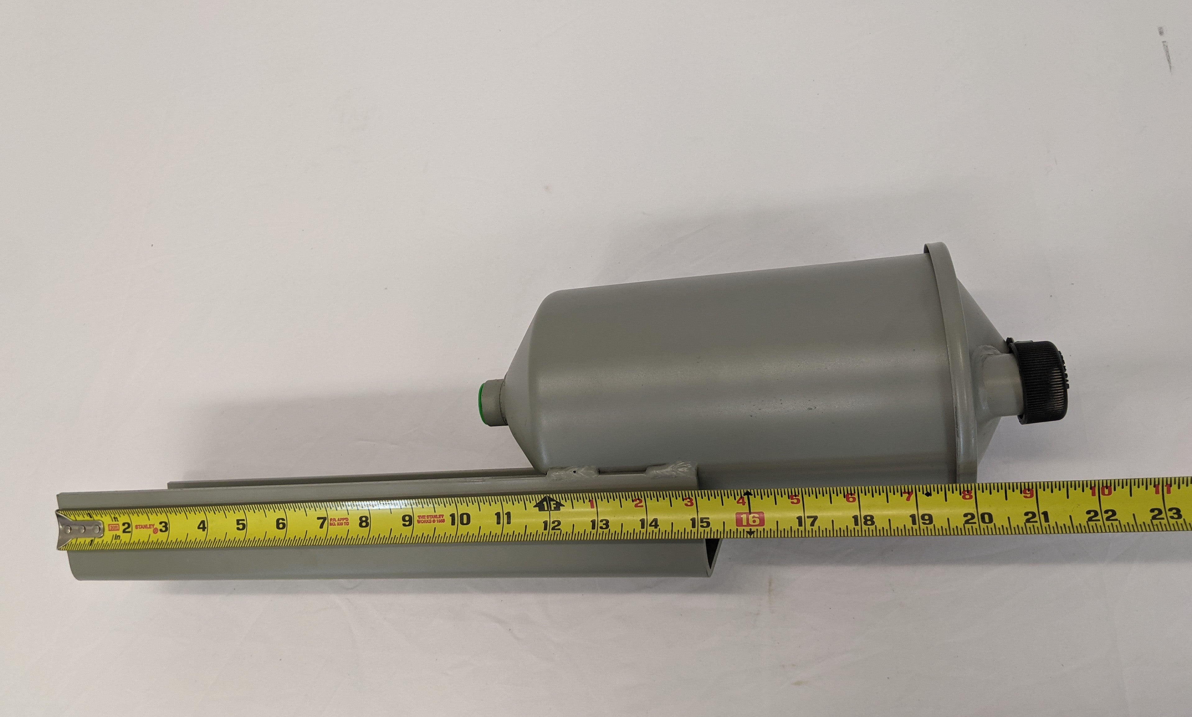 Freightliner Fleetguard 2QT Power Steering Reservoir - P/N FG 91895B (10145257718076)