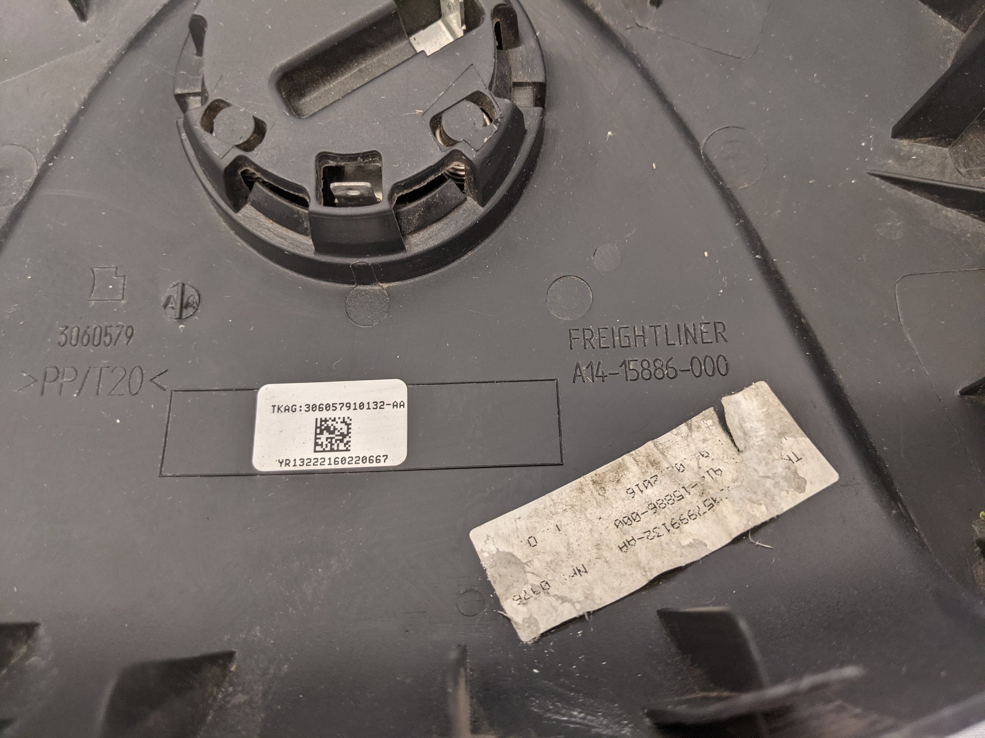 Used Freightliner Cascadia P3 Steering Wheel Center Cover - P/N A14-15886-000 (10097375150396)