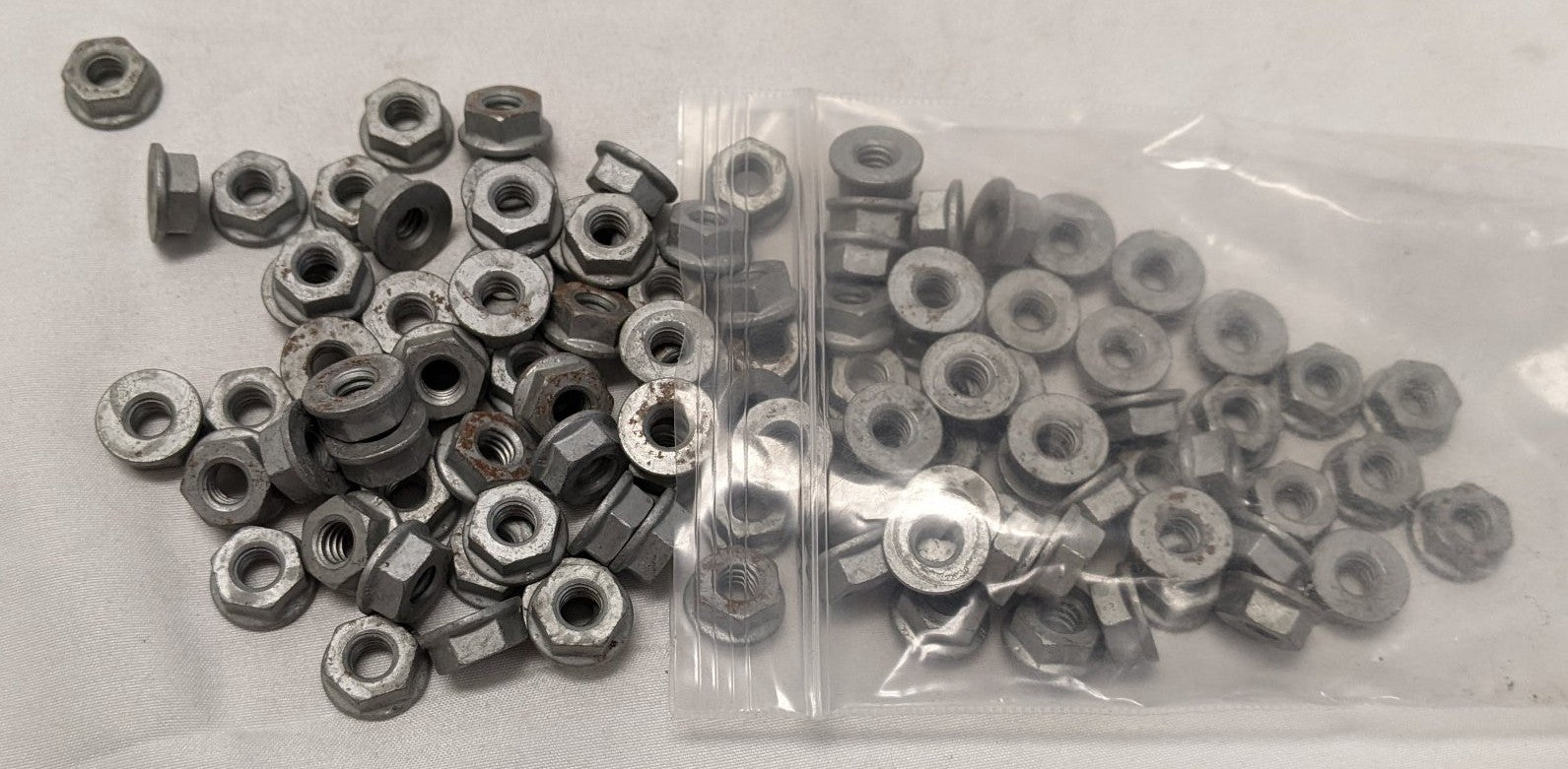 *Lot of 100* New 1/4"-20 Coarse Steel Galvanized Flange Nuts