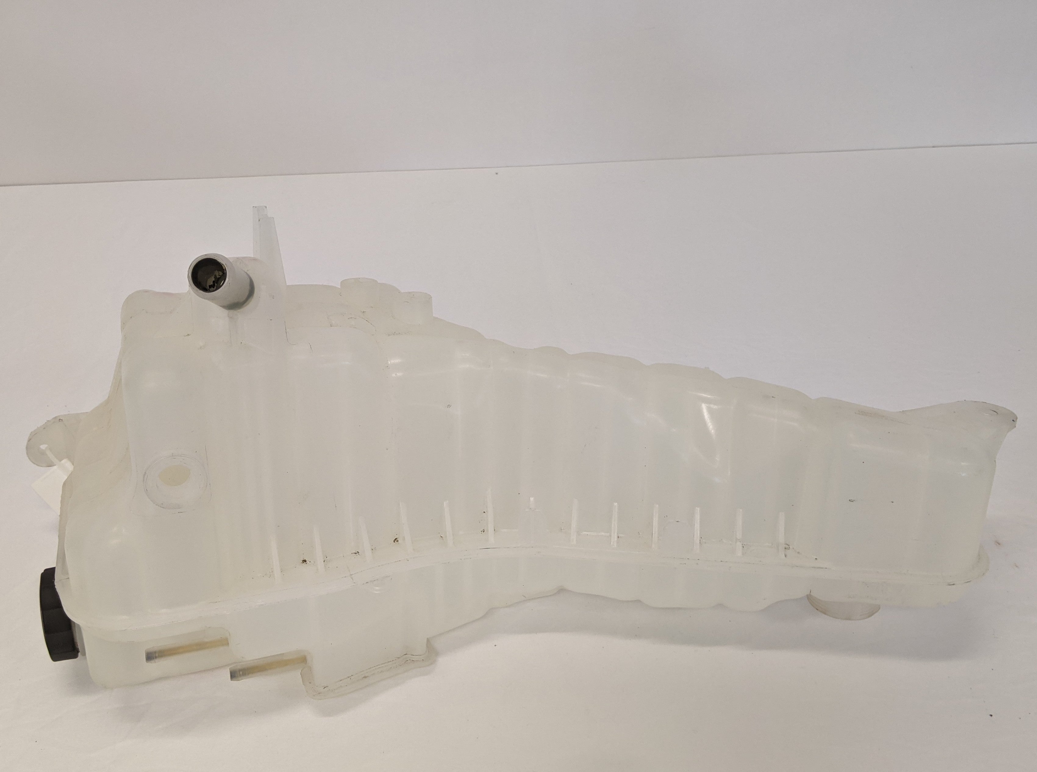 Used Freightliner M2 2.4 Gal. Plastic Surge Tank - P/N A05-28531-000 (10097193877820)