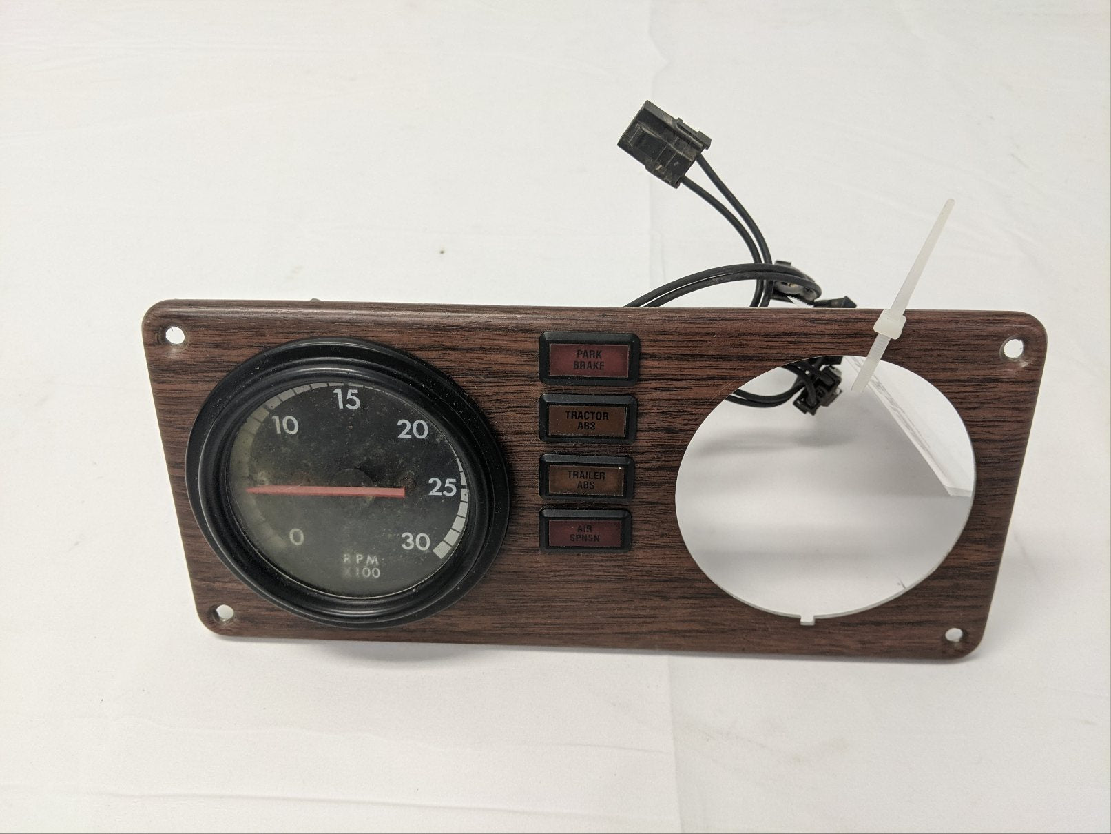 Used Freightliner FLD Classic Tachometer Instrument Cluster - P/N A22-38915-000