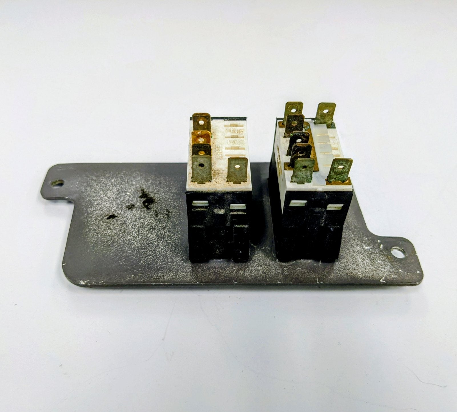 Used FTL Shutdown Override &Utility Lamp Switches PN A06-30769-015 A06-30769-003 (10171399274812)