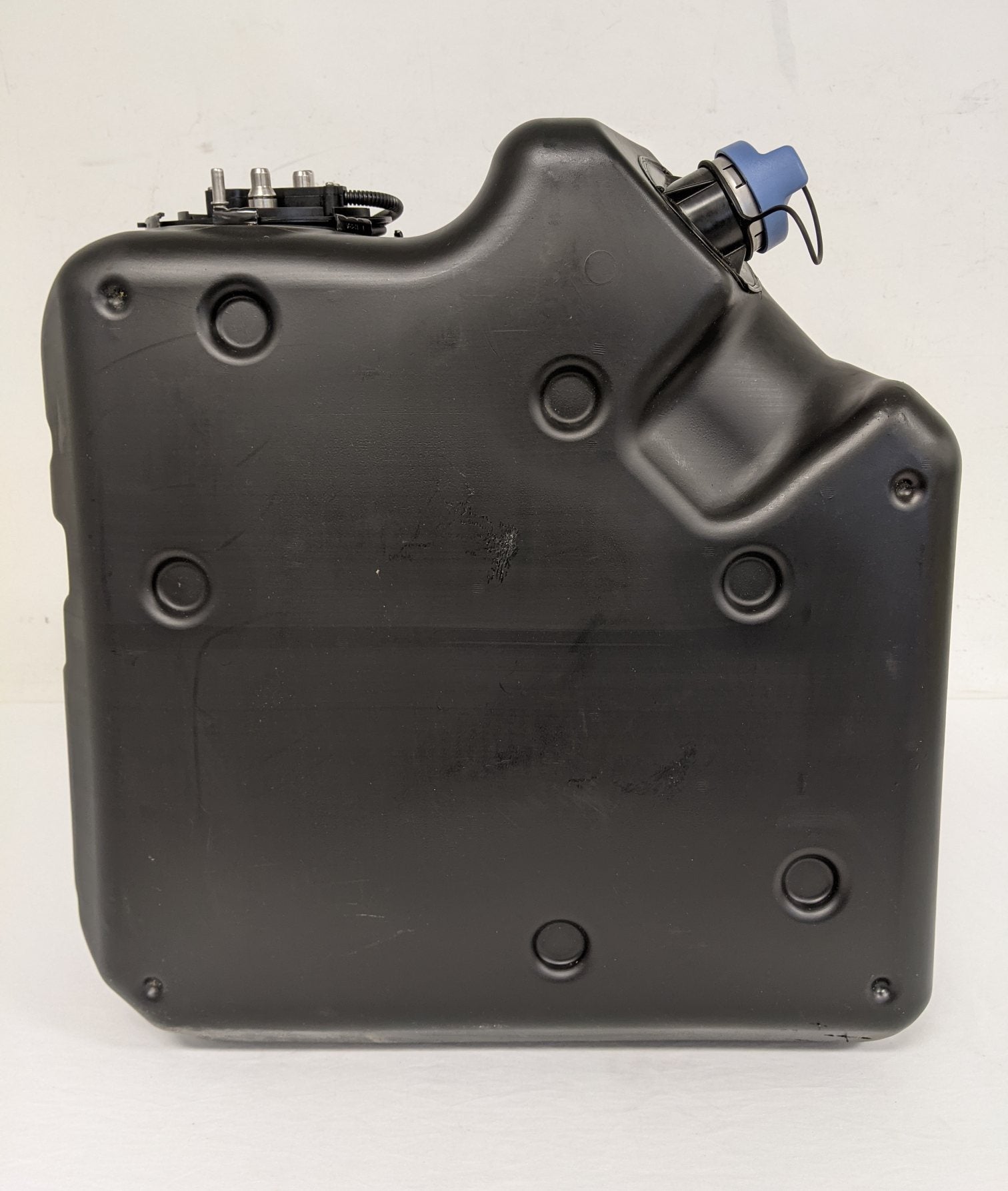 Used Freightliner Cummins DEF Tank - A04-35189-009 & Header - 04-31353-005