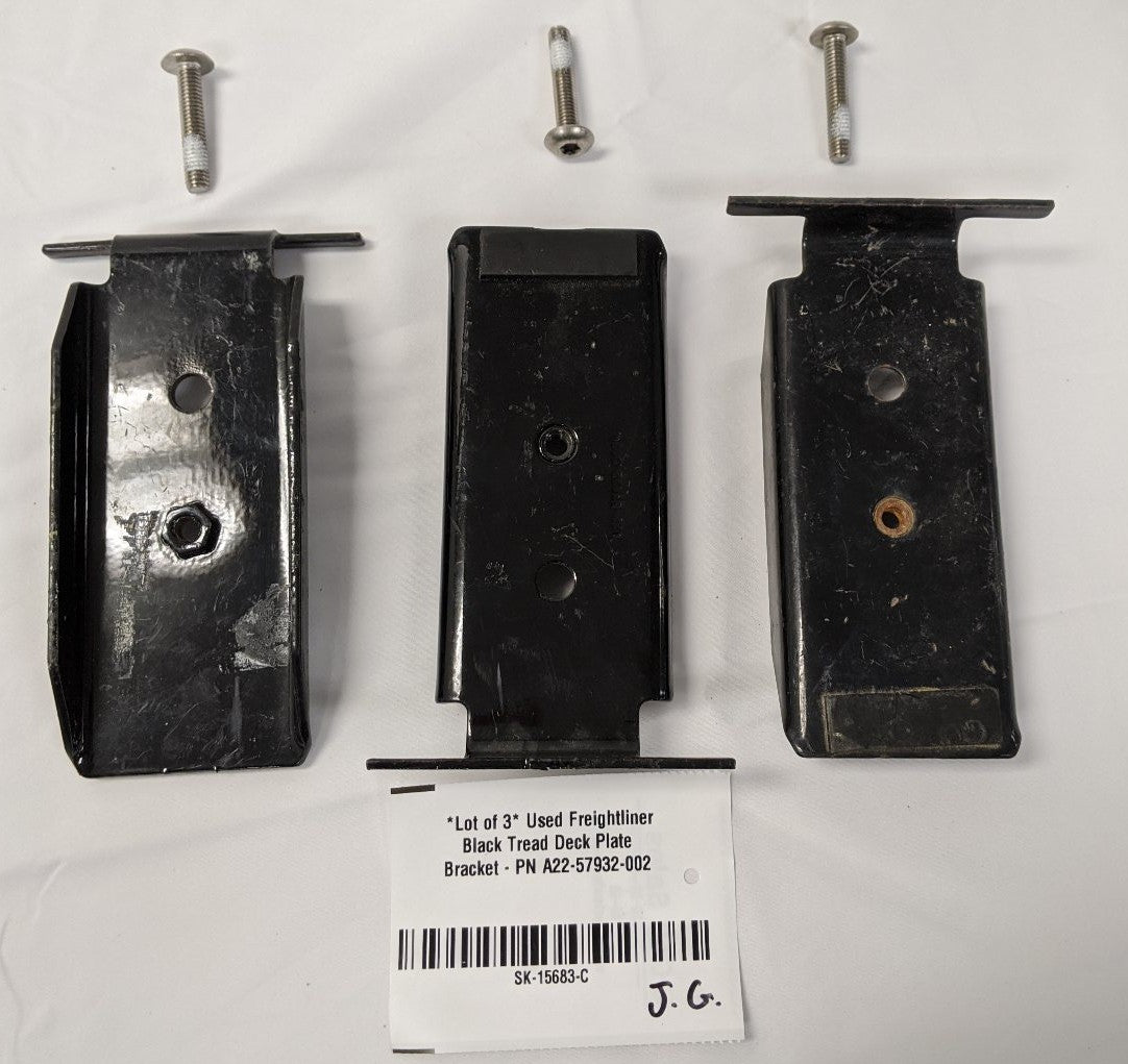 Freightliner Black Tread Deck Plate Bracket (A22-57932-002) - Used