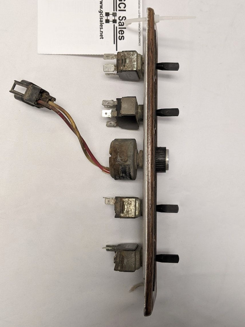 Used Freightliner FLD Classic Dash RH Switch Panel -  P/N 22-25266-004