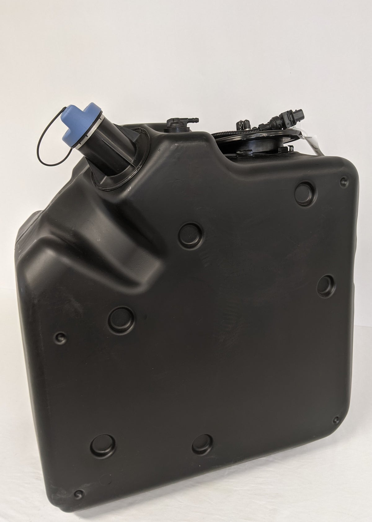 Freightliner 23 Gallon DEF Tank A04-35191-012 & Cummins Header 04-31353-005