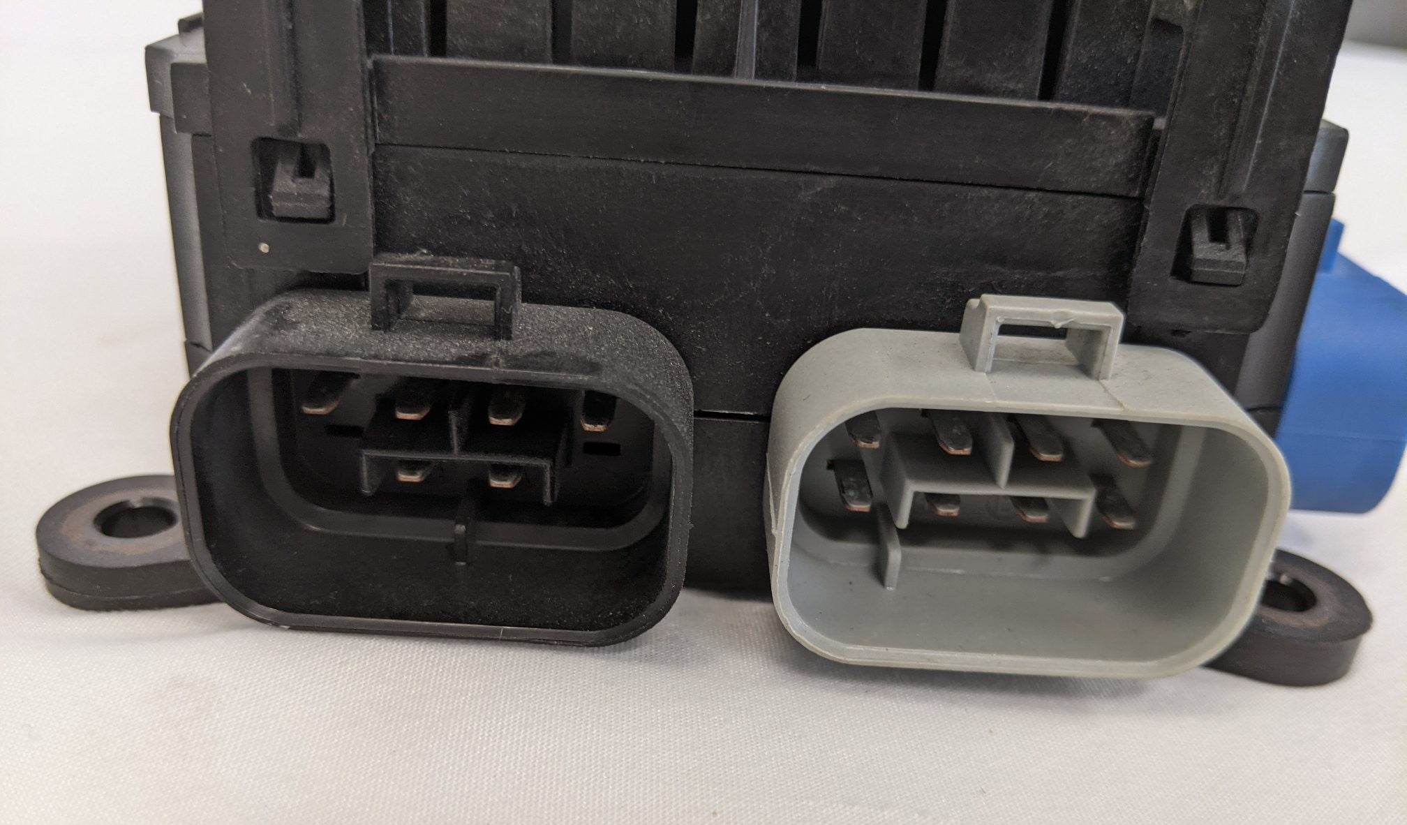 Used Bussmann 31002-10 Remote Power Distribution Module - P/N 06-41904-000 (10175154094396)