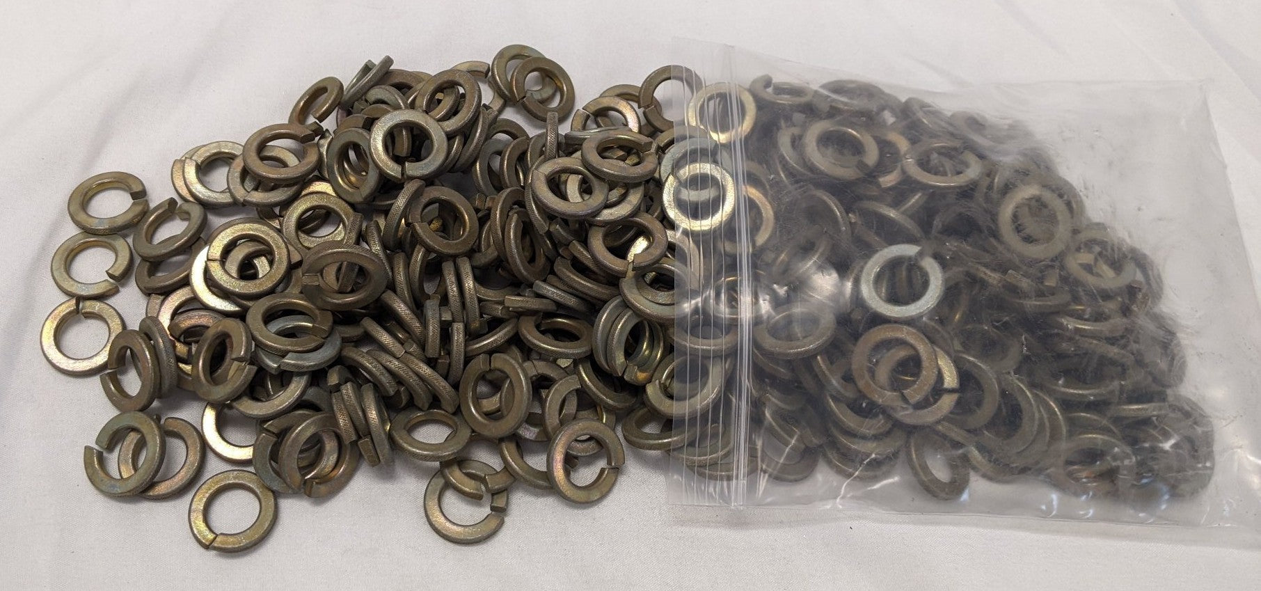 300 Yellow Zinc Steel Split Lock Washers 1/2"