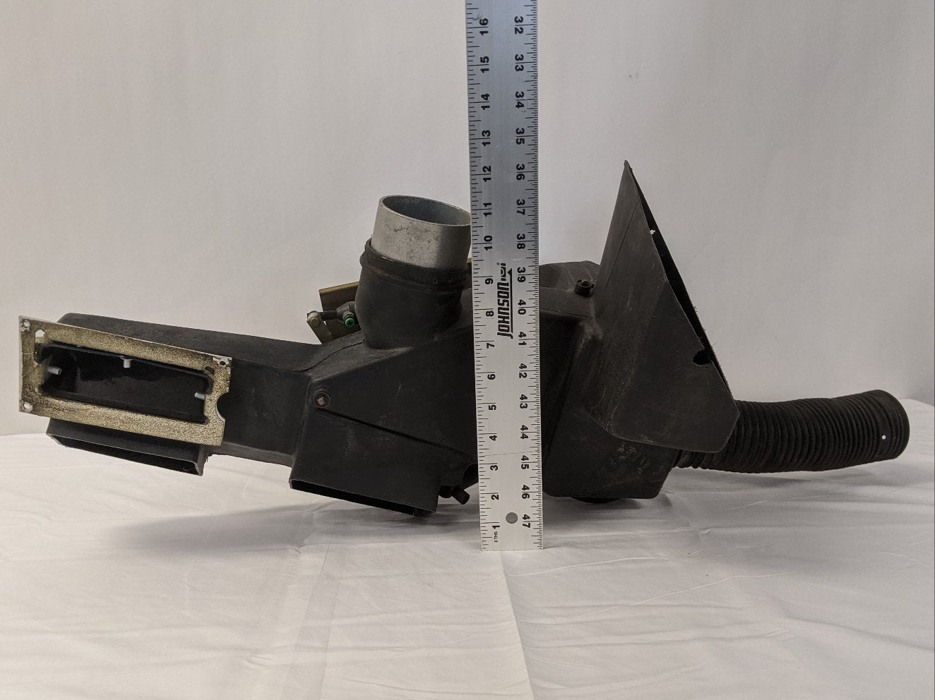 Used Freightliner FLD Behr Dash HVAC Duct Assy. w/ Cylinder - P/N A22-30599-001