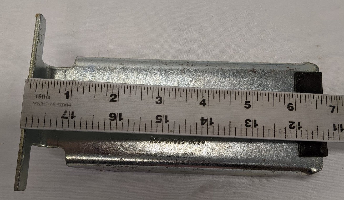 Freightliner Recessed Tread Deck Plate Bracket - A22-57932-002