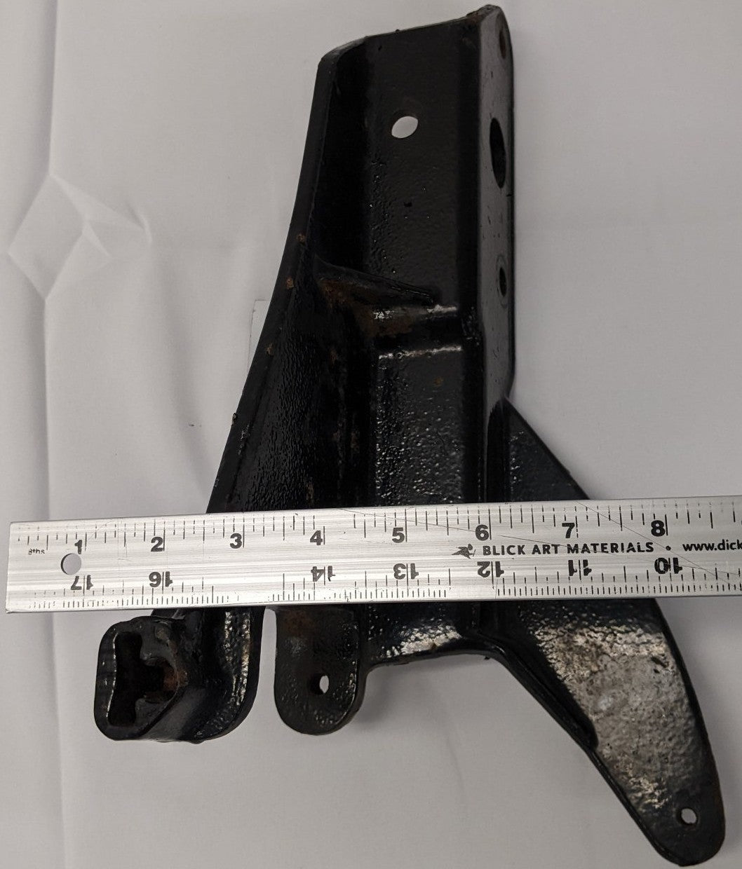 Used Freightliner RH Hinge Bracket -P/N R17-14554-000