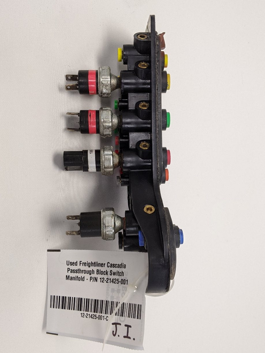 Freightliner Cascadia Passthrough Block Switch Manifold - 12-21425-001