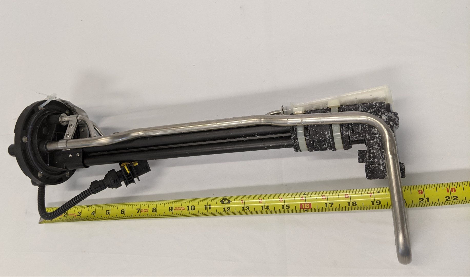 Used Freightliner 6-Gallon DEF Tank w/ Header - P/N A04-35188-002 (10116916838716)